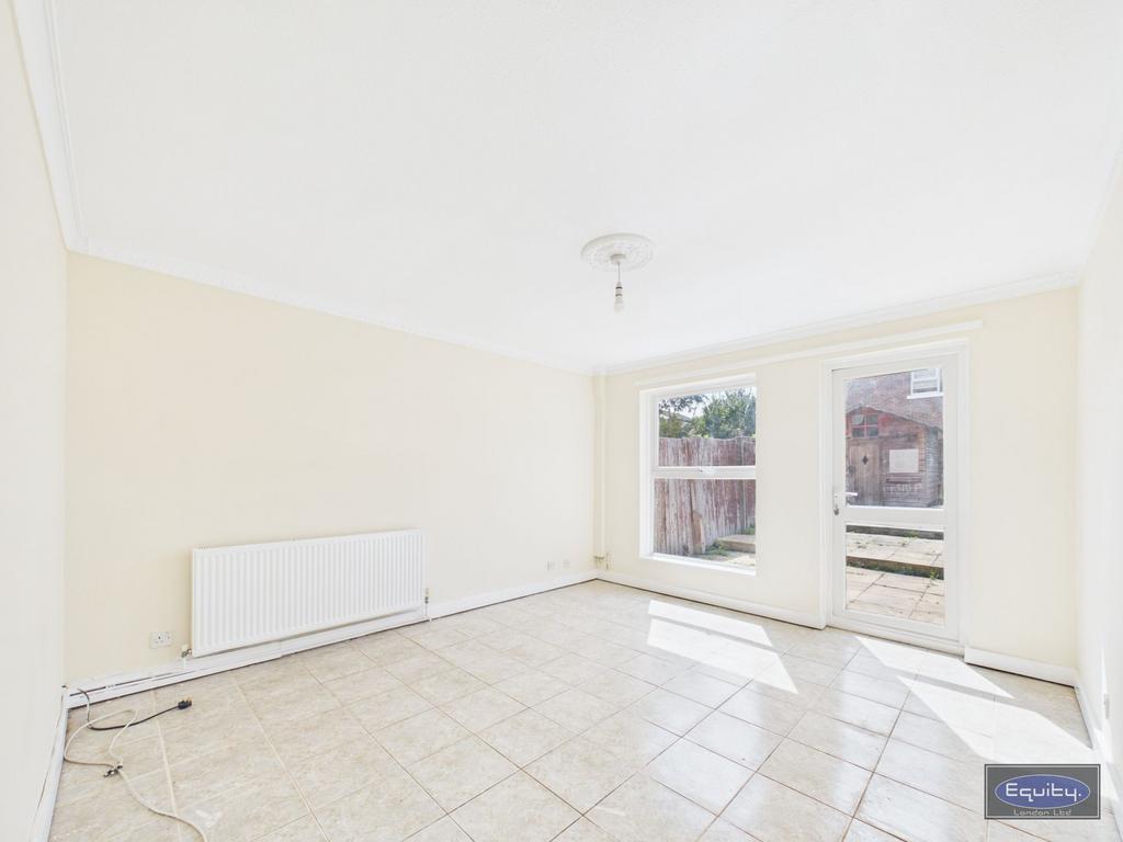 House in London - View 2