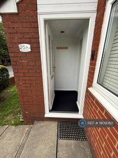 2 bedroom semi-detached house to rent, Kenyon Lane, Manchester, M24