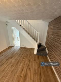 2 bedroom semi-detached house to rent, Kenyon Lane, Manchester, M24