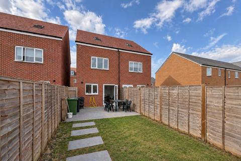 3 bedroom semi-detached house for sale, Maguire Close, Grove
