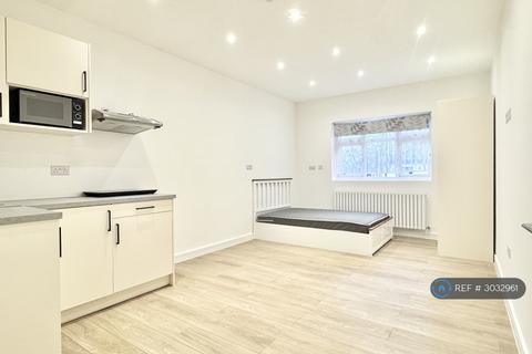 Studio to rent, Harrow View, Harrow, HA1