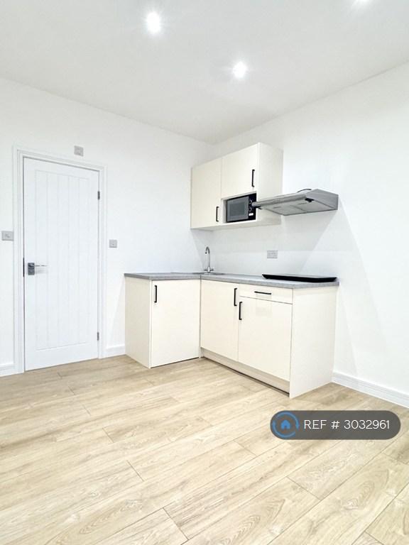 Apartment in London - View 3