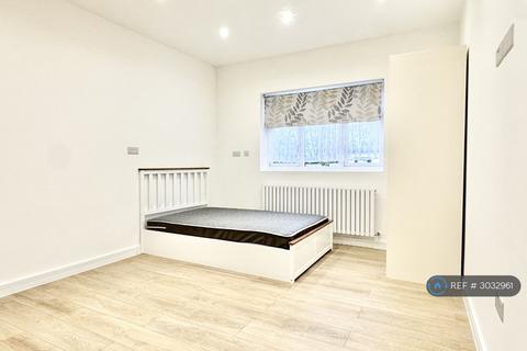 Studio to rent, Harrow View, Harrow, HA1