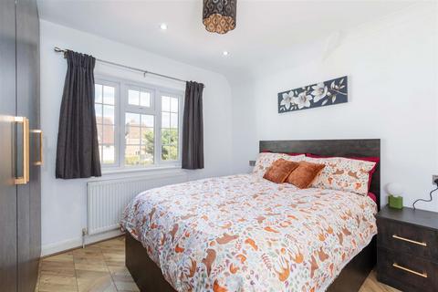3 bedroom semi-detached house for sale, St. Georges Crescent, Cippenham