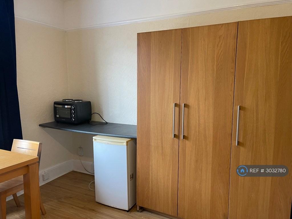 House in Croydon - View 5