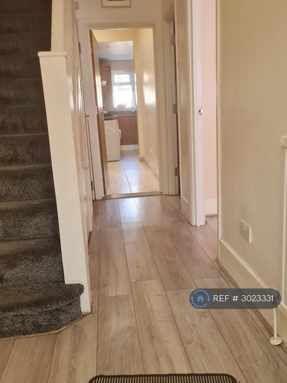 House in Surrey - View 5