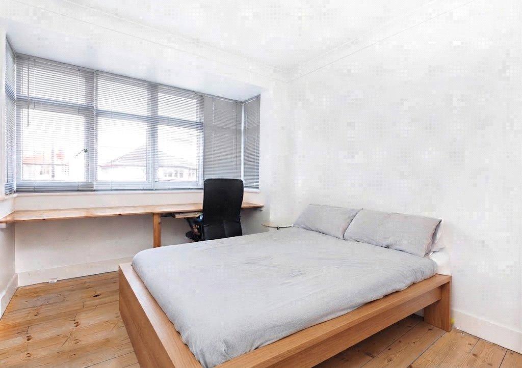 Apartment in East Putney - View 2