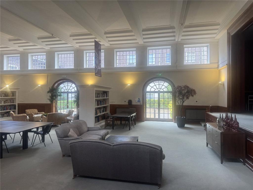 Apartment in East Putney - More