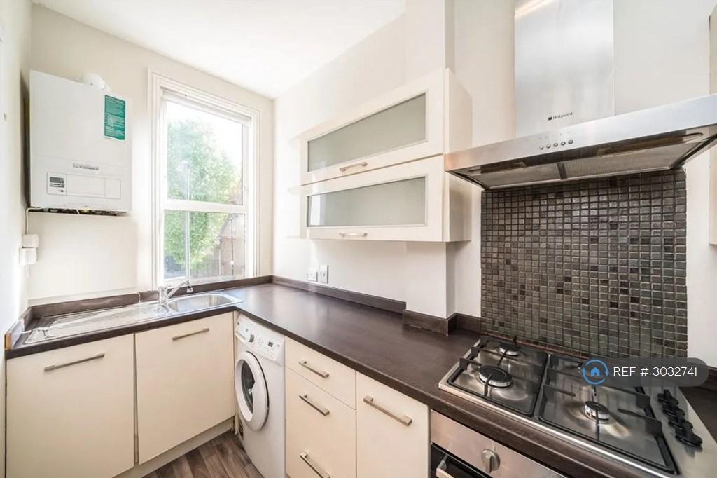 Apartment in London - View 3