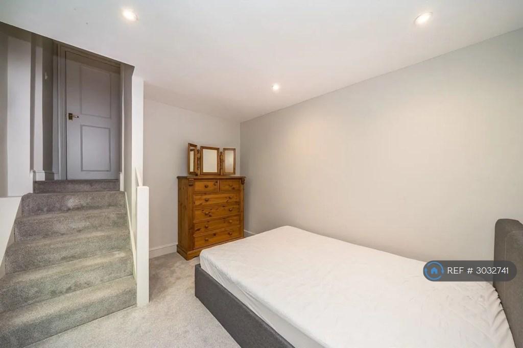 Apartment in London - More