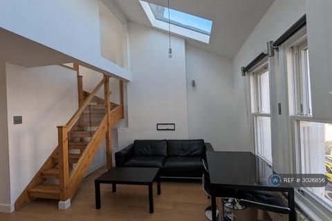 2 bedroom flat to rent, Harwood Road, London, SW6
