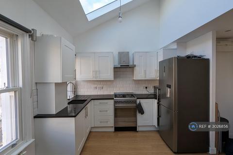 2 bedroom flat to rent, Harwood Road, London, SW6