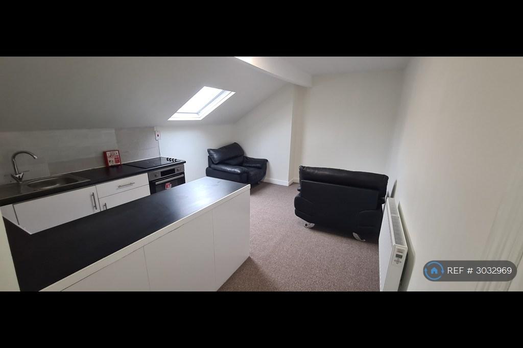 Apartment in Leeds, Park Villas, Roundhay - View 2