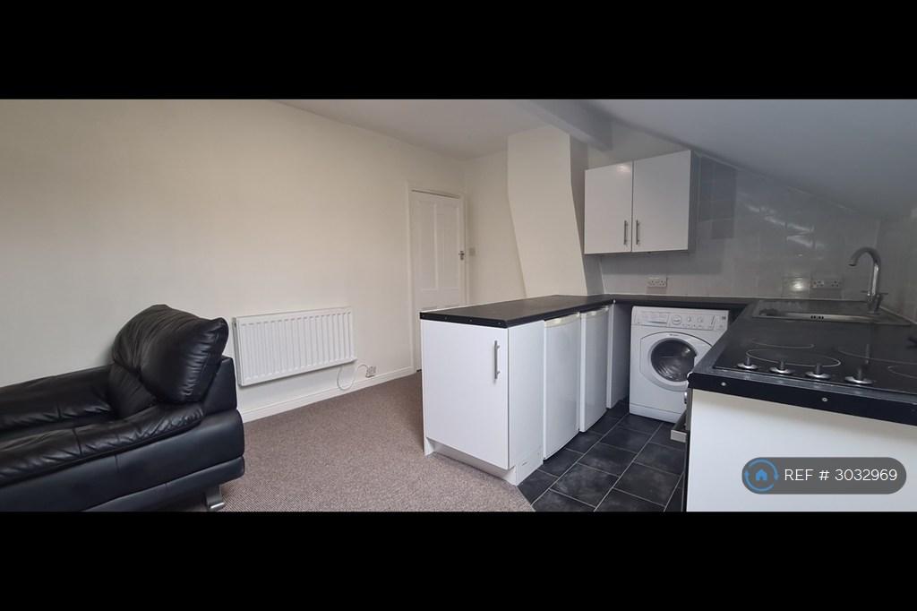 Apartment in Leeds, Park Villas, Roundhay - View 3