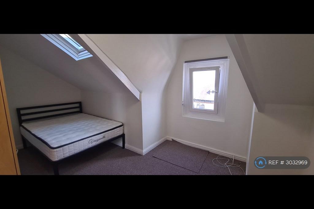 Apartment in Leeds, Park Villas, Roundhay - View 4