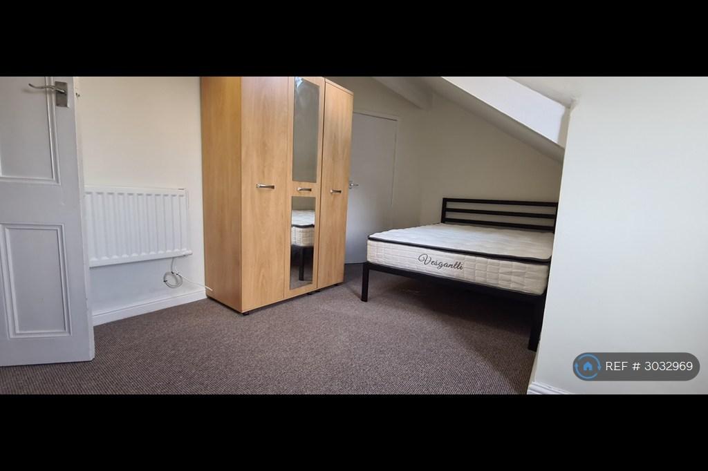Apartment in Leeds, Park Villas, Roundhay - View 5