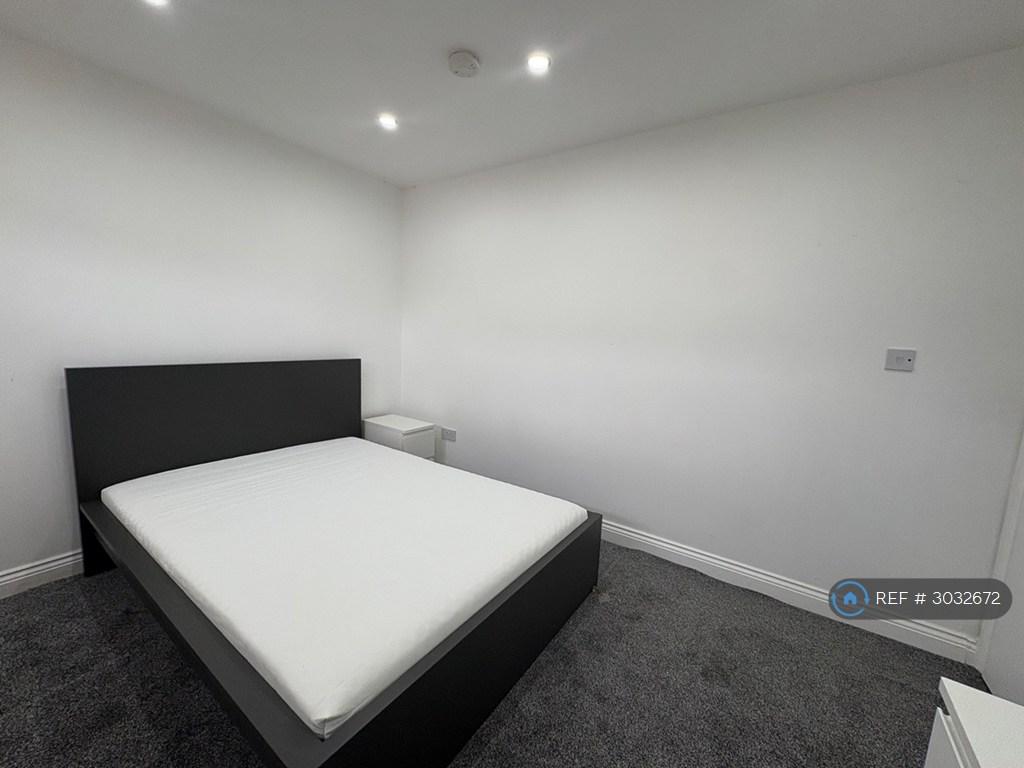 House in Birmingham, West Midlands - More