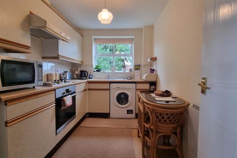2 bedroom apartment to rent, Victoria Gardens, Cradley Heath
