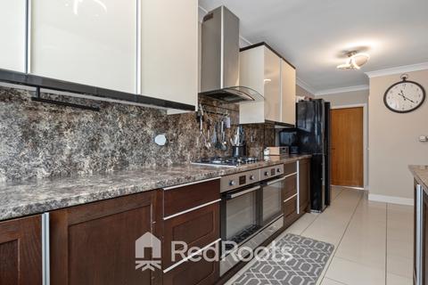 4 bedroom semi-detached house for sale, Kings Close, Hatfield, Doncaster, DN7