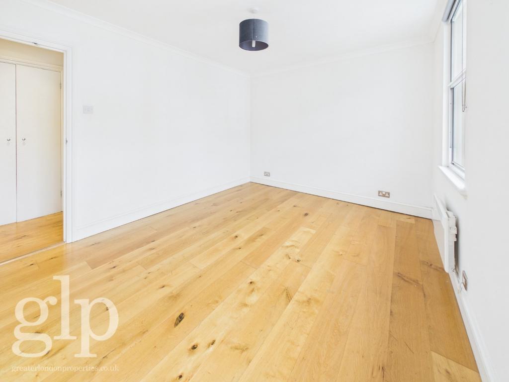 Apartment in Greater London - View 3