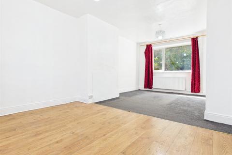 3 bedroom semi-detached house to rent, Kingsway, Middlesex UB3