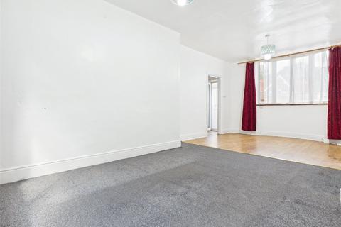3 bedroom semi-detached house to rent, Kingsway, Middlesex UB3