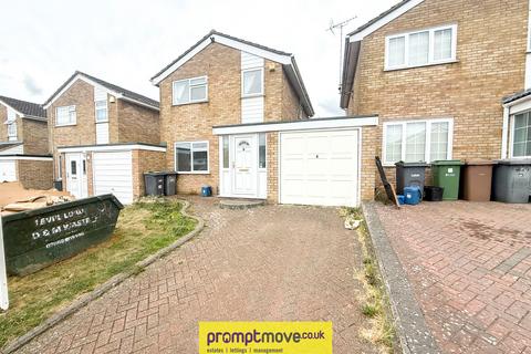 3 bedroom detached house to rent, Oving Close Luton LU2 9RN