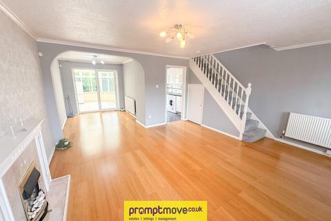 3 bedroom detached house to rent, Oving Close Luton LU2 9RN