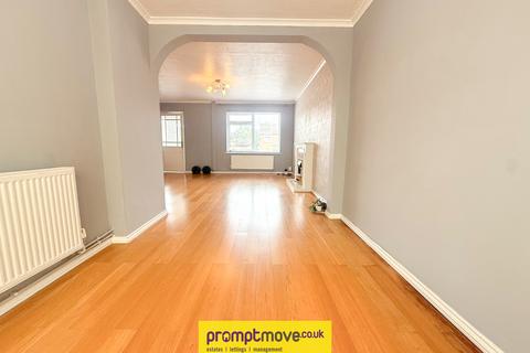3 bedroom detached house to rent, Oving Close Luton LU2 9RN