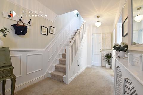 4 bedroom detached house for sale, Preston Road, Holland on Sea CO15 5JT