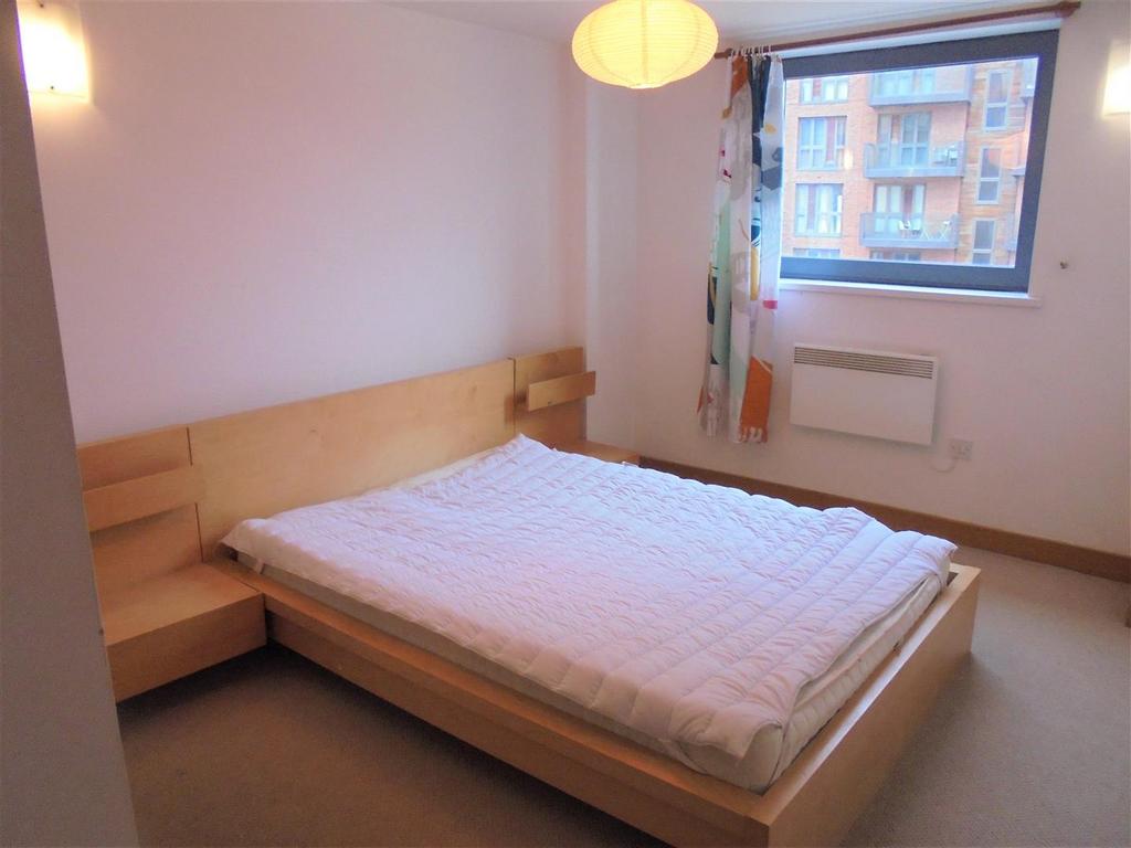 Apartment in Leeds - More