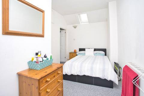 2 bedroom maisonette for sale, Folkestone Road, Dover, Kent, CT17