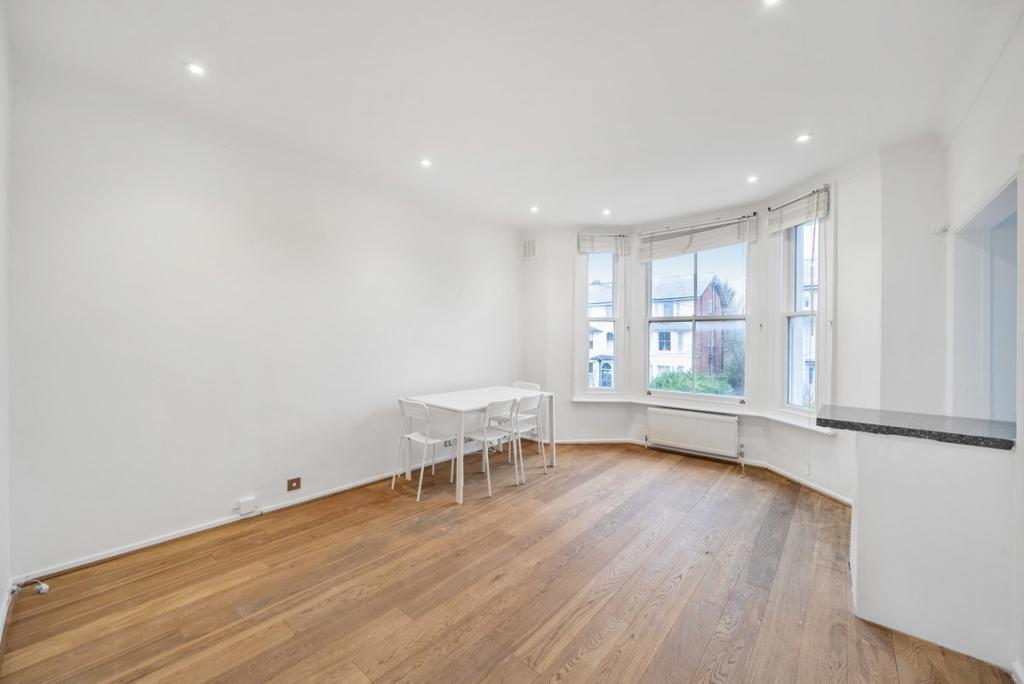 House in London - View 2