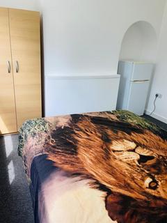 1 bedroom in a house share to rent, Berkeley Waye, Hounslow TW5