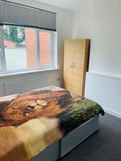 1 bedroom in a house share to rent, Berkeley Waye, Hounslow TW5