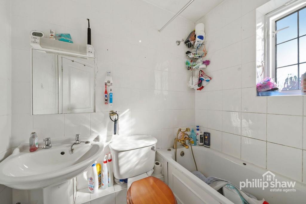 House in Harrow - View 5