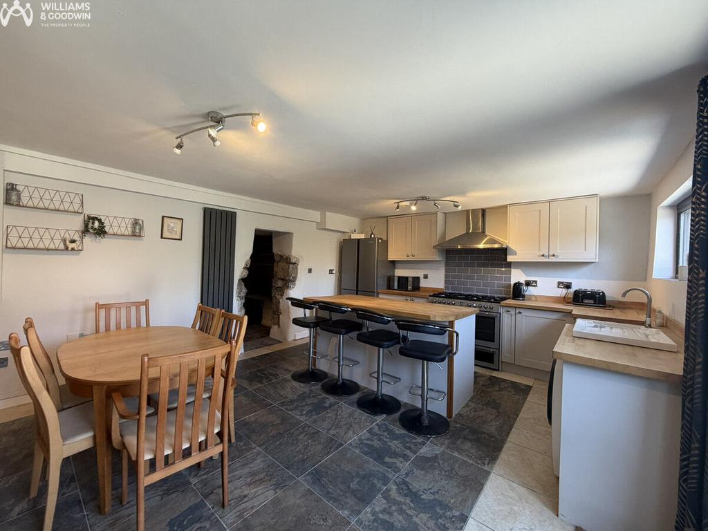 House in Llangefni, Anglesey - View 3