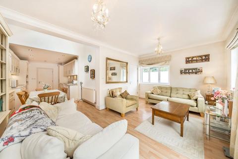2 bedroom flat for sale, Grove Lane, London SE5