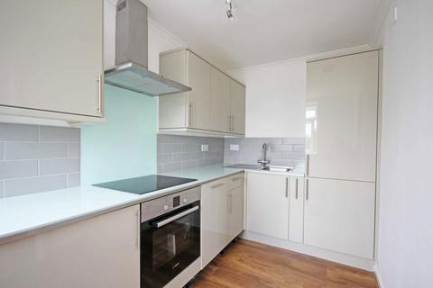 Studio to rent, Eaton Rise, London W5