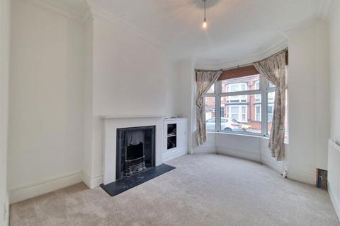 3 bedroom terraced house to rent, St Dunstan Road, Leicester