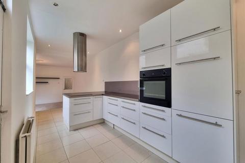 3 bedroom terraced house to rent, St Dunstan Road, Leicester