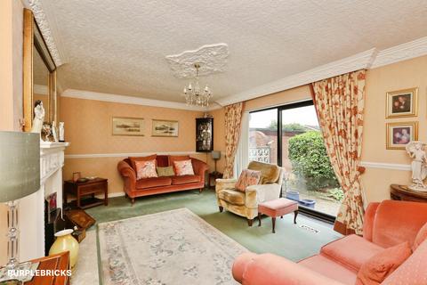2 bedroom detached bungalow for sale, Common Lane, Tickhill, DN11