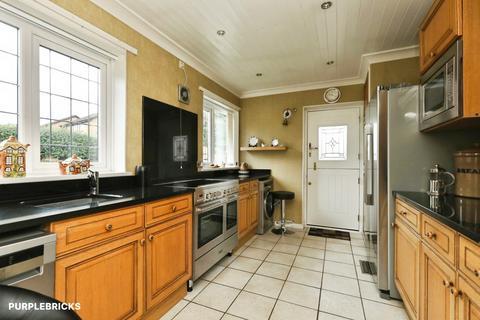 2 bedroom detached bungalow for sale, Common Lane, Tickhill, DN11