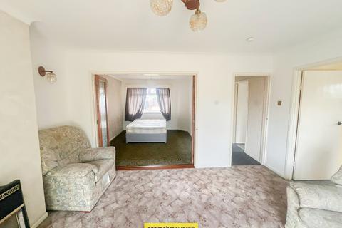 3 bedroom semi-detached bungalow to rent, Fieldgate Road Luton LU4 9TA