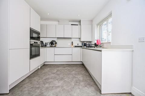 4 bedroom detached house for sale, Fullers Avenue, Watford