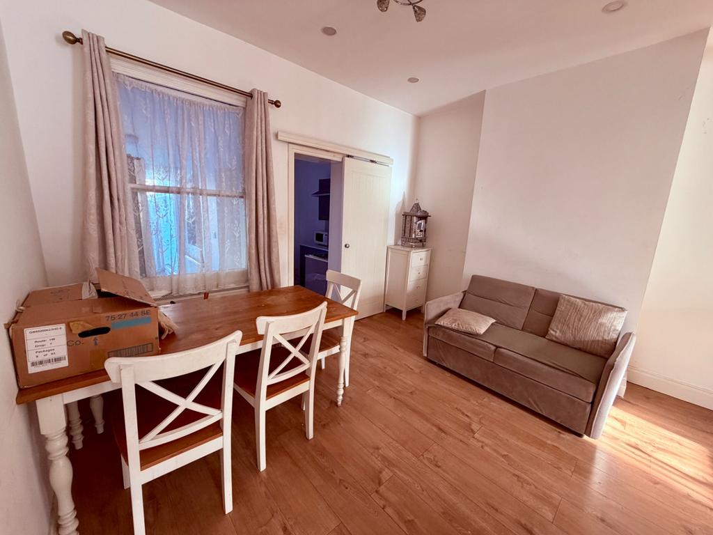 House in Greater London - View 3