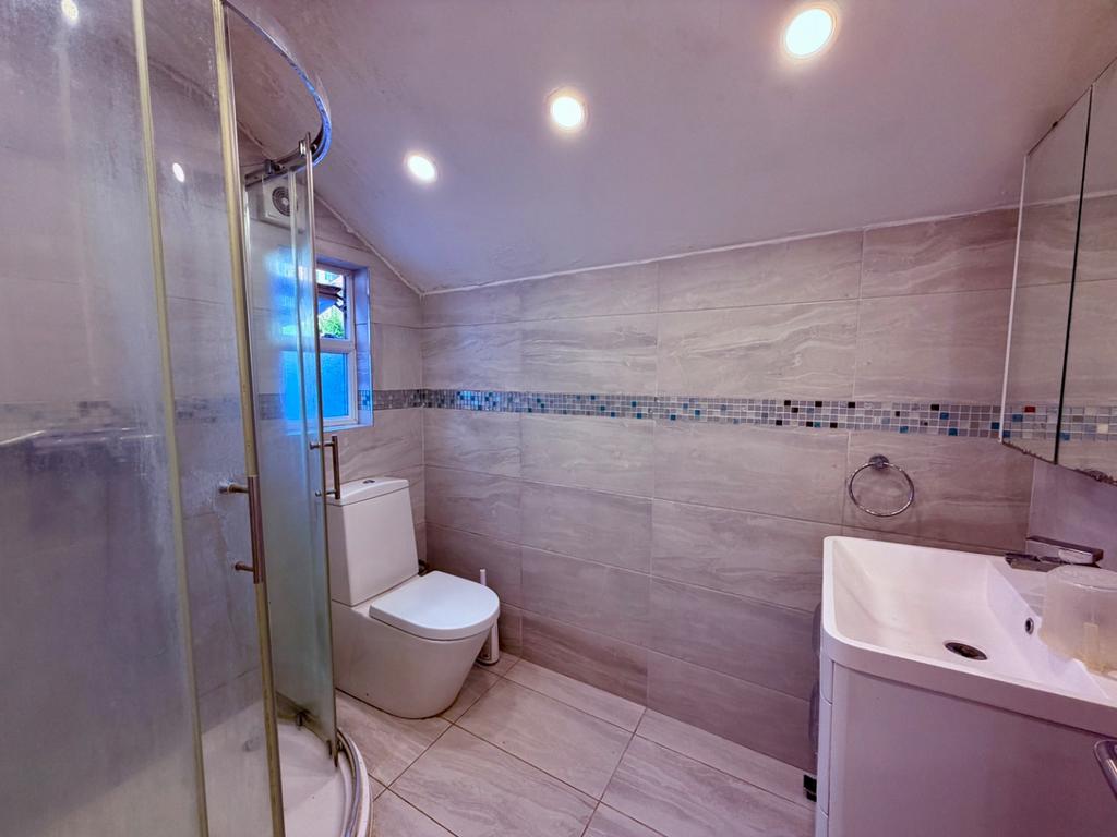 House in Greater London - View 5