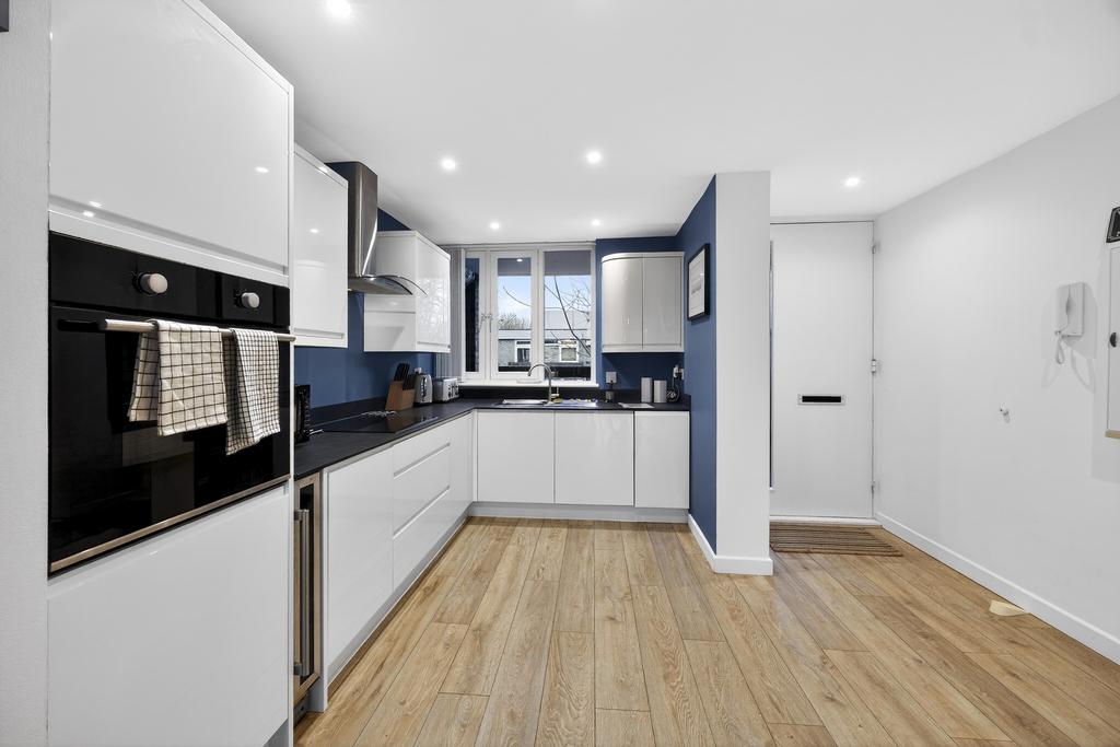 Apartment in Battersea - More
