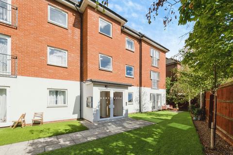 2 bedroom flat for sale, North Street, HORNCHURCH, Essex, RM11