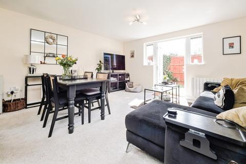 2 bedroom flat for sale, North Street, HORNCHURCH, Essex, RM11